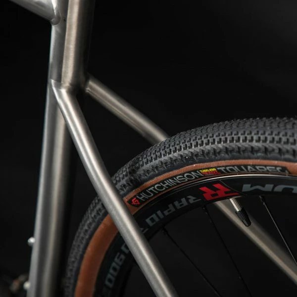 VELO GRAVEL TRIBAN GRVL 900 HOMME CADRE TITANE SHIMANO GRX – Image 3